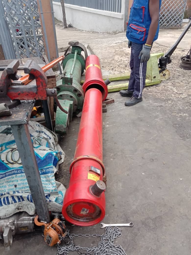 Telescopic cylinder on site